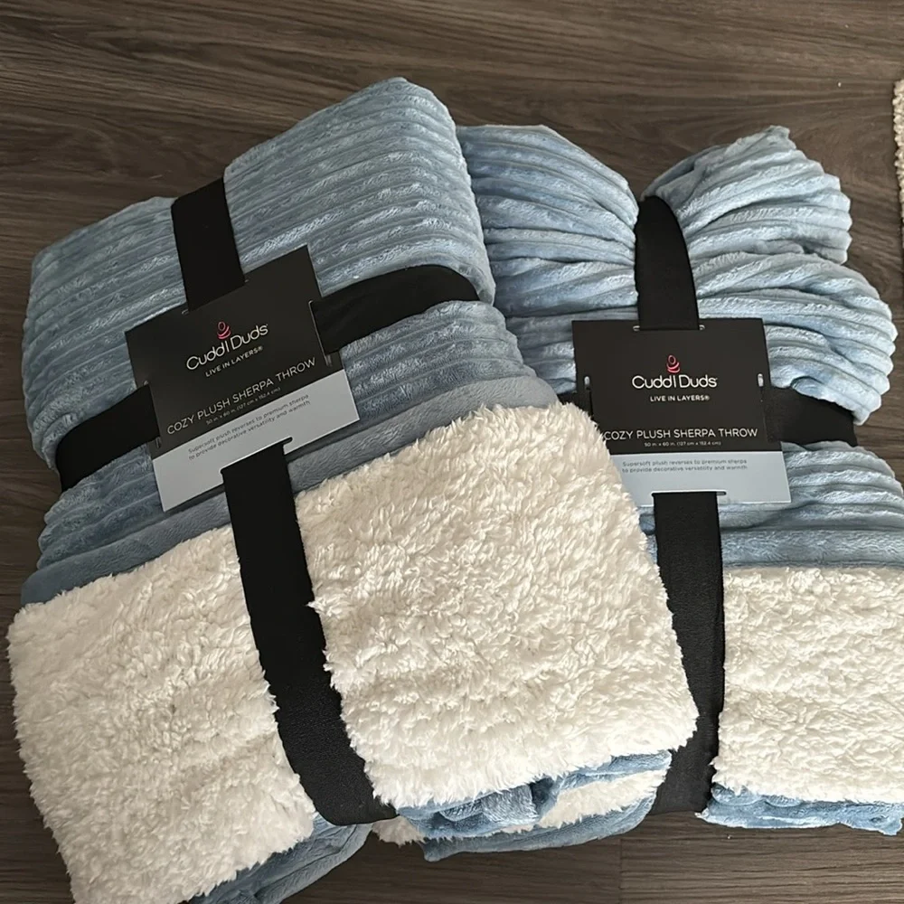 Cuddl Duds Plush Sherpa Throw - Picture 5 of 5